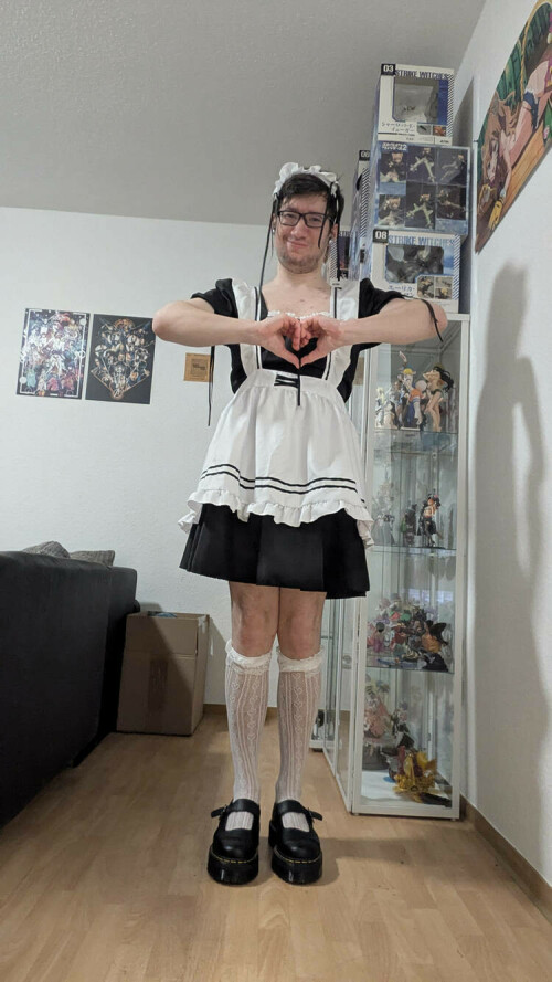dr_martens_addina_flower_with_maid_outfit__by_96lionel_divh0ra-375w-2x---Kopie.jpg