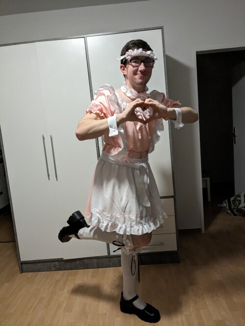 maid-cosplay-1712000480BEY.jpg
